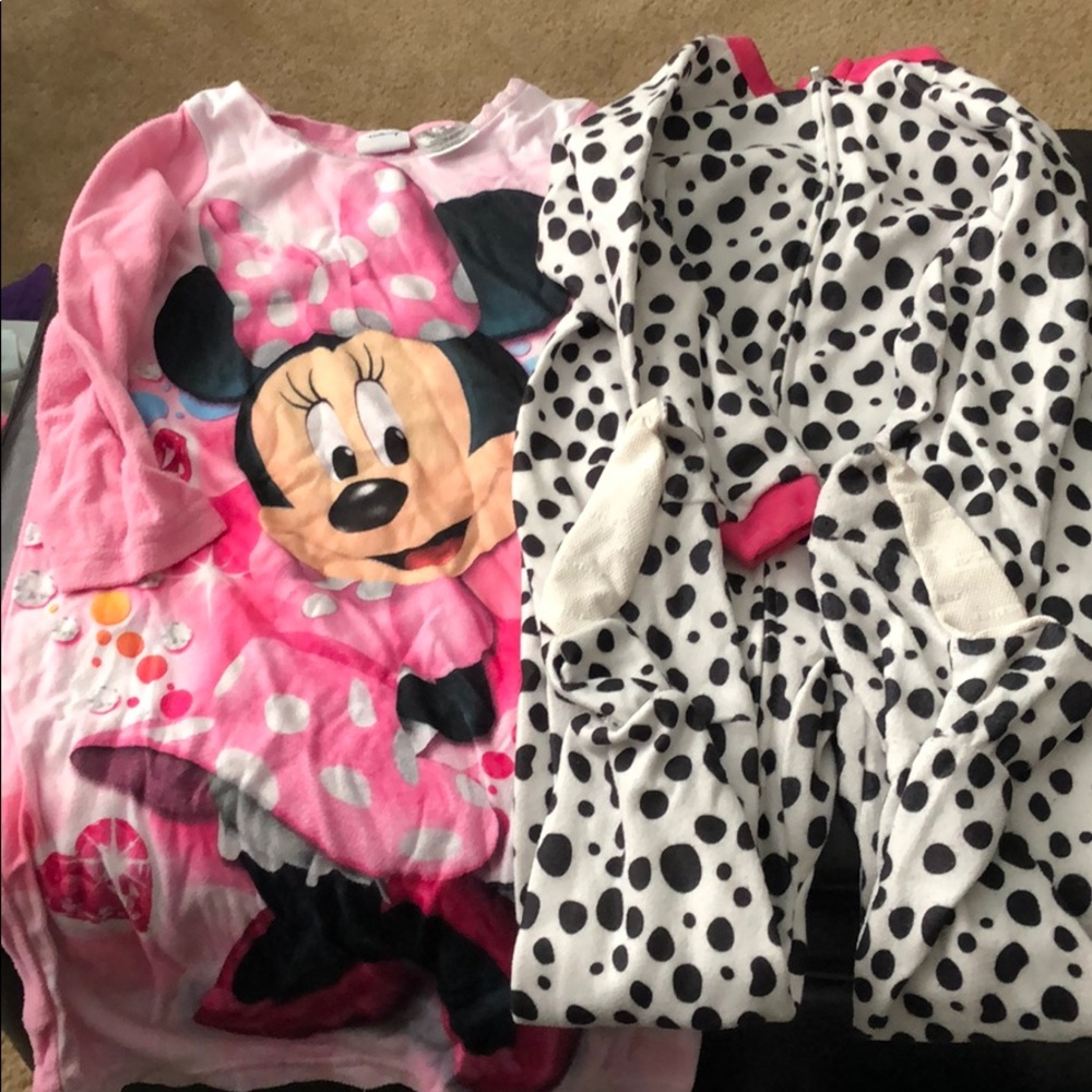 Girls pjs set of 2.